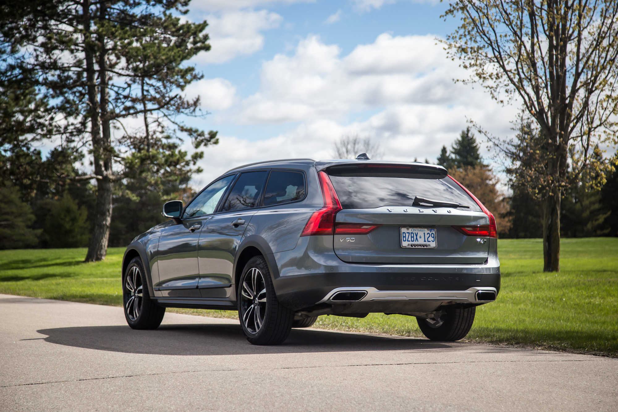Review: 2017 Volvo V90 Cross Country