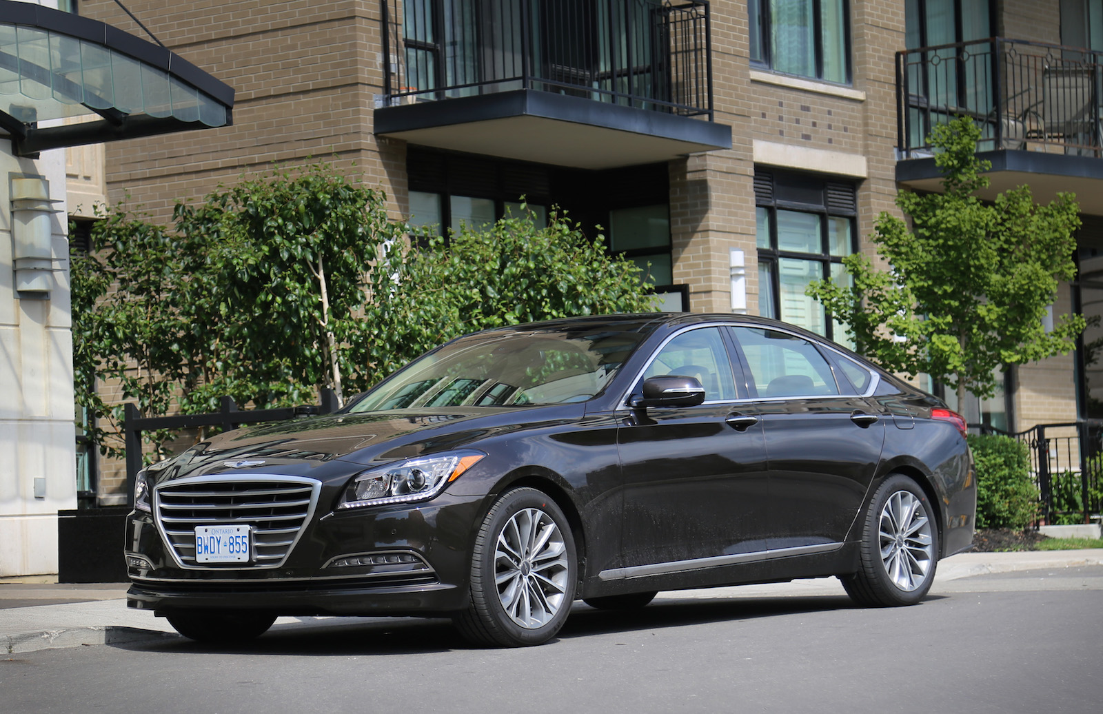 Review: 2015 Hyundai Genesis 3.8 Luxury